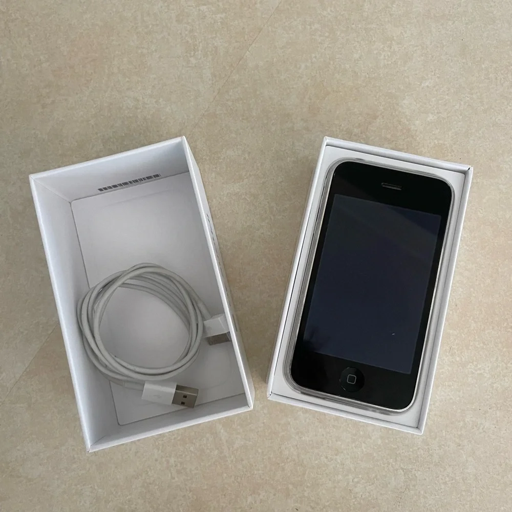 Apple iPhone 3GS 16GB White *MATCHING BOX* Vintage Collector Set